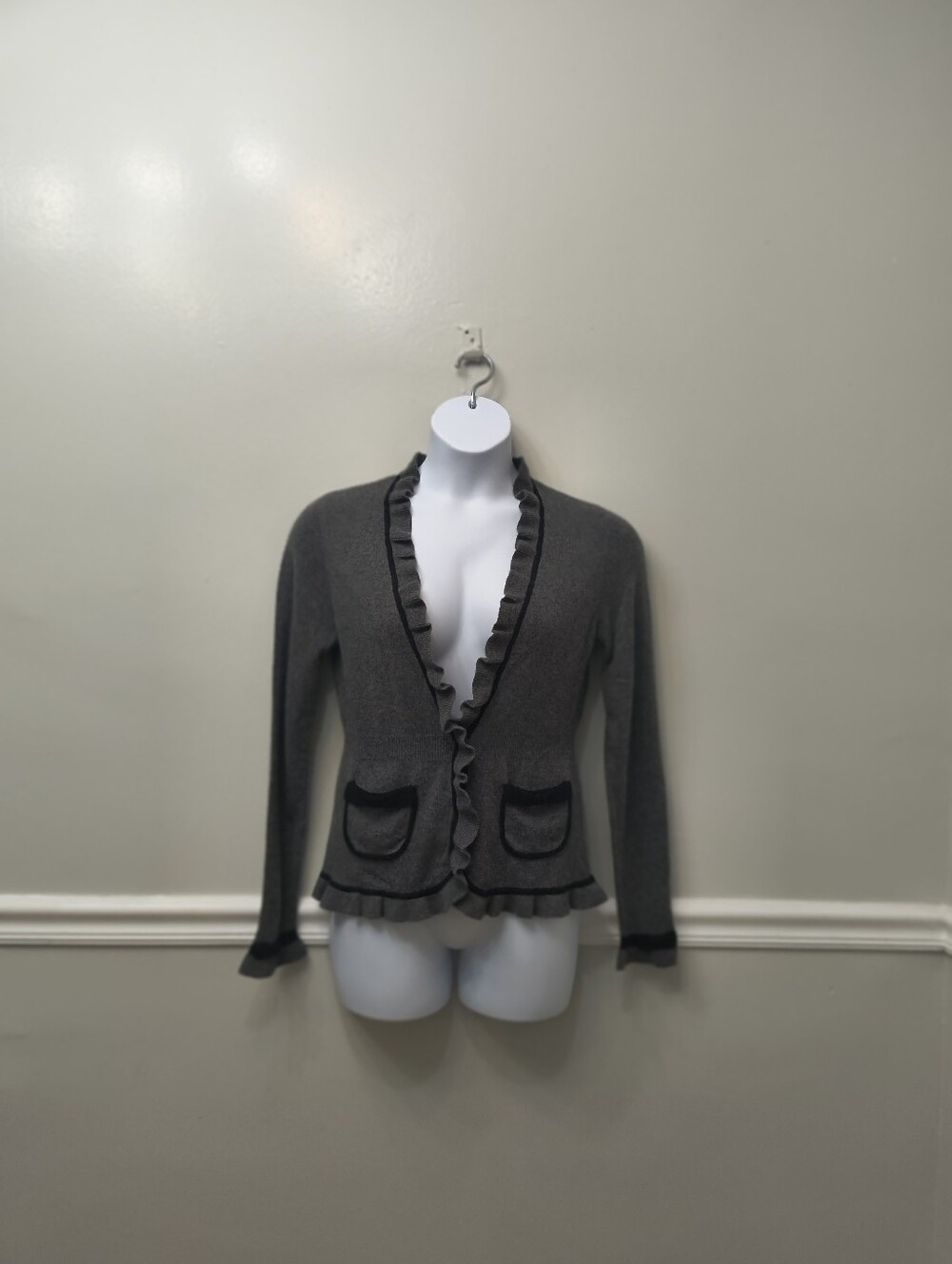 Aqua 100% Cashmere Ruffle-Trim Cardigan Sweater Charcoal Gray L Casual Luxury
